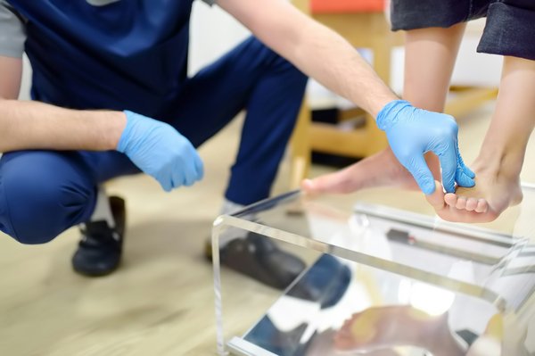 Semelle orthopédique hallux valgus : soulagement et confort garantis